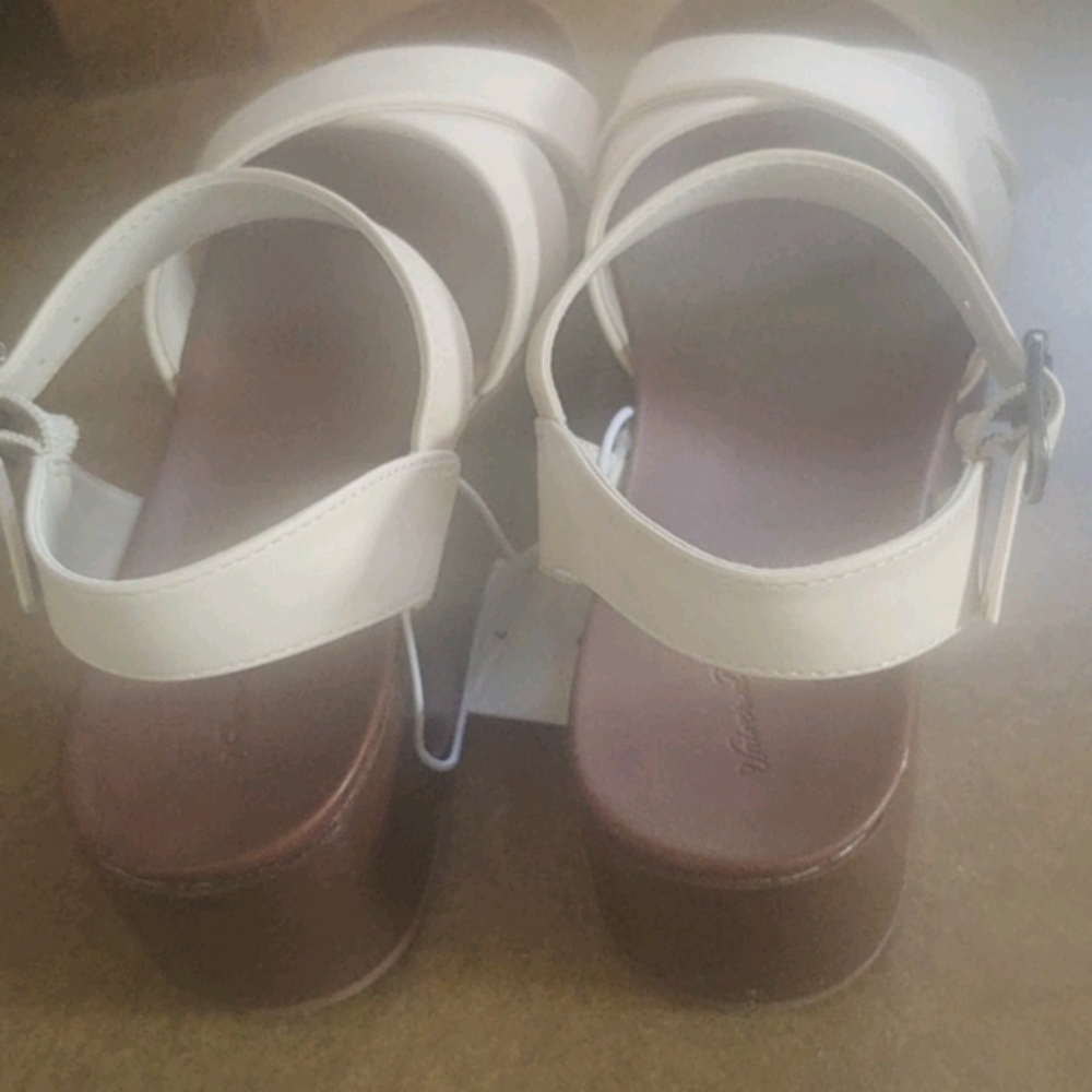 Sandals - Picture 2 of 3